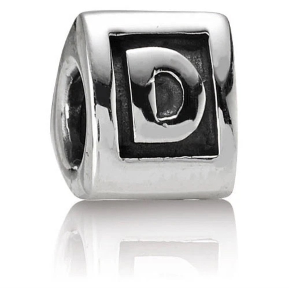 PANDORA | Letter “D” charm